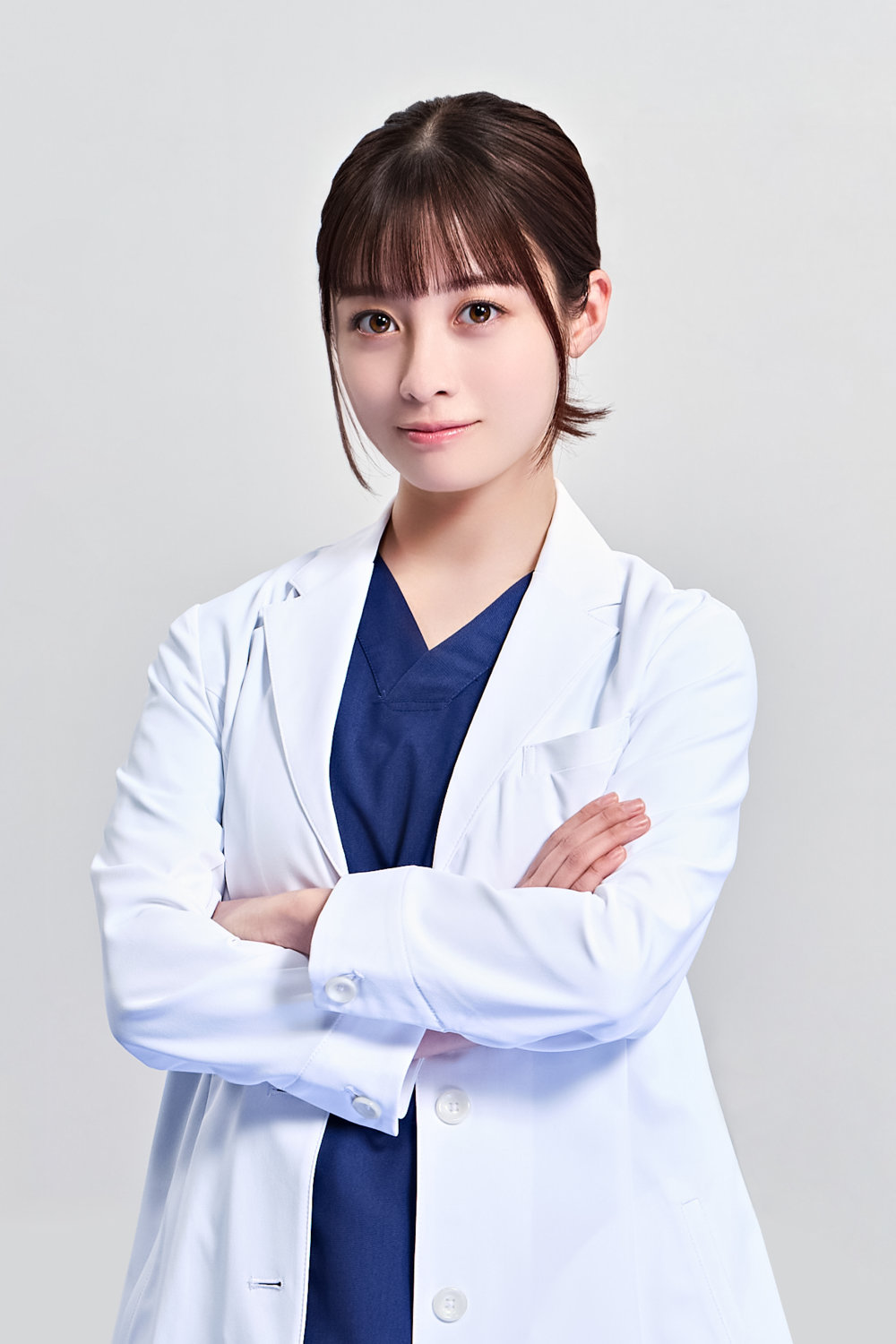 ドラマ「ヤンドク！」より、橋本環奈が演じる脳神経外科医・田上湖音波