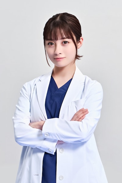 ドラマ「ヤンドク！」より、橋本環奈が演じる脳神経外科医・田上湖音波