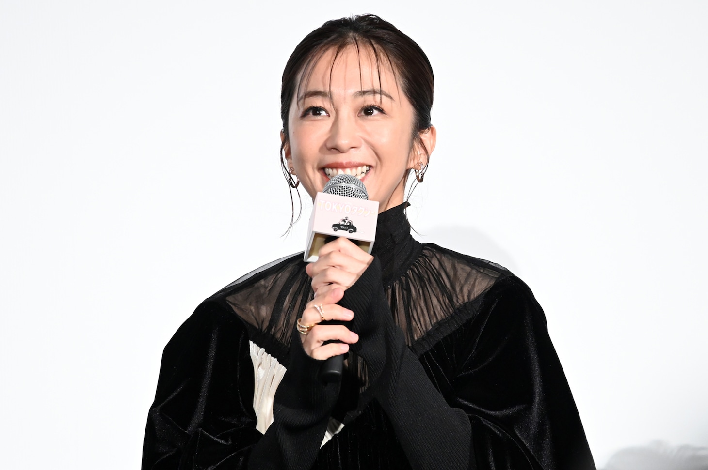 映画「TOKYOタクシー」初日舞台挨拶に登壇した優香