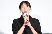 映画「TOKYOタクシー」初日舞台挨拶に登壇した中島瑠菜