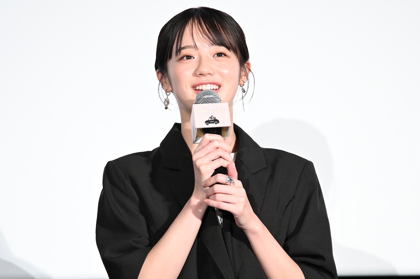 映画「TOKYOタクシー」初日舞台挨拶に登壇した中島瑠菜
