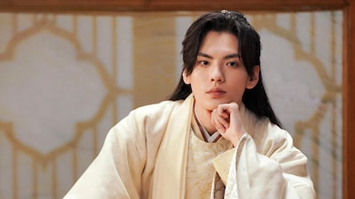 中国ドラマ「輝ける宝珠の如く」の主人公・裴沛（はいはい）。単単単との出会いがきっかけで真摯に宝石業界に向き合うようになり、さらに一途に愛を貫く“溺愛御曹司”となっていくキャラクター。演じたのは「想いの温度差～九霄寒夜暖～」のビー・ウェンジュン（畢雯珺）