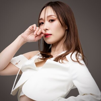 愛内里菜が垣内りかに改名、犬グッズプロデュース業に専念 - 音楽ナタリー