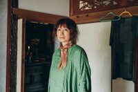 「架空の犬と嘘をつく猫」キャラクター写真（澄江 / 余貴美子）