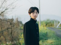 「架空の犬と嘘をつく猫」キャラクター写真（14歳の羽猫山吹 / 堀口壱吹）