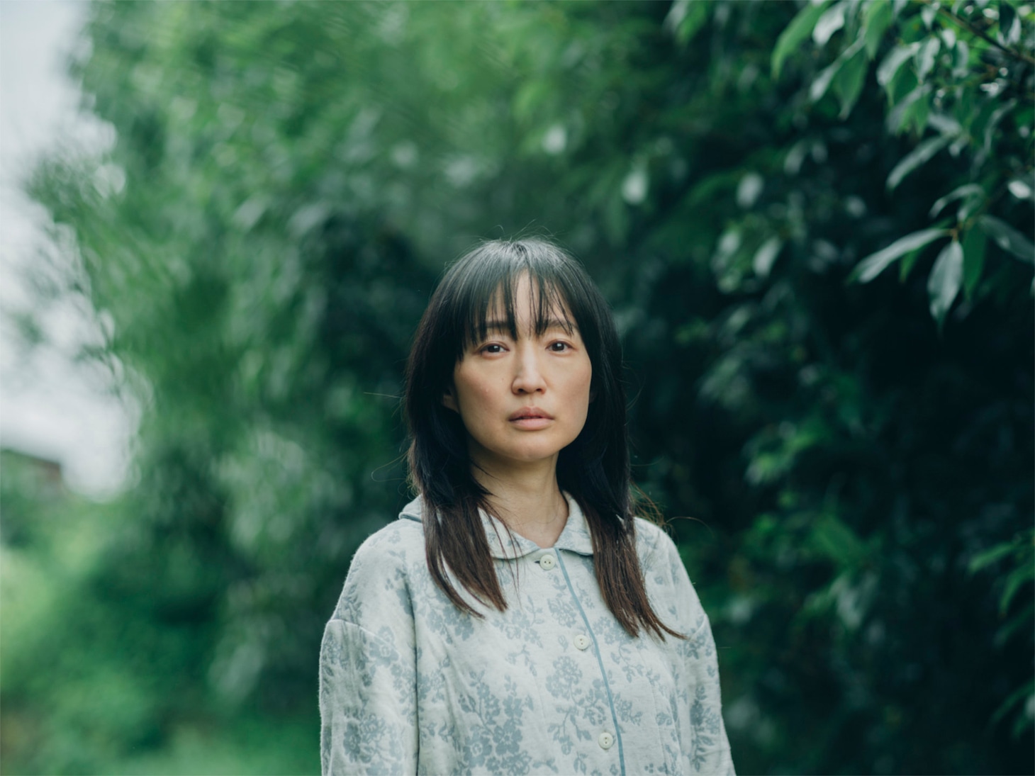 「架空の犬と嘘をつく猫」キャラクター写真（雪乃 / 安藤裕子）