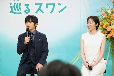 左からバカリズム、森田望智