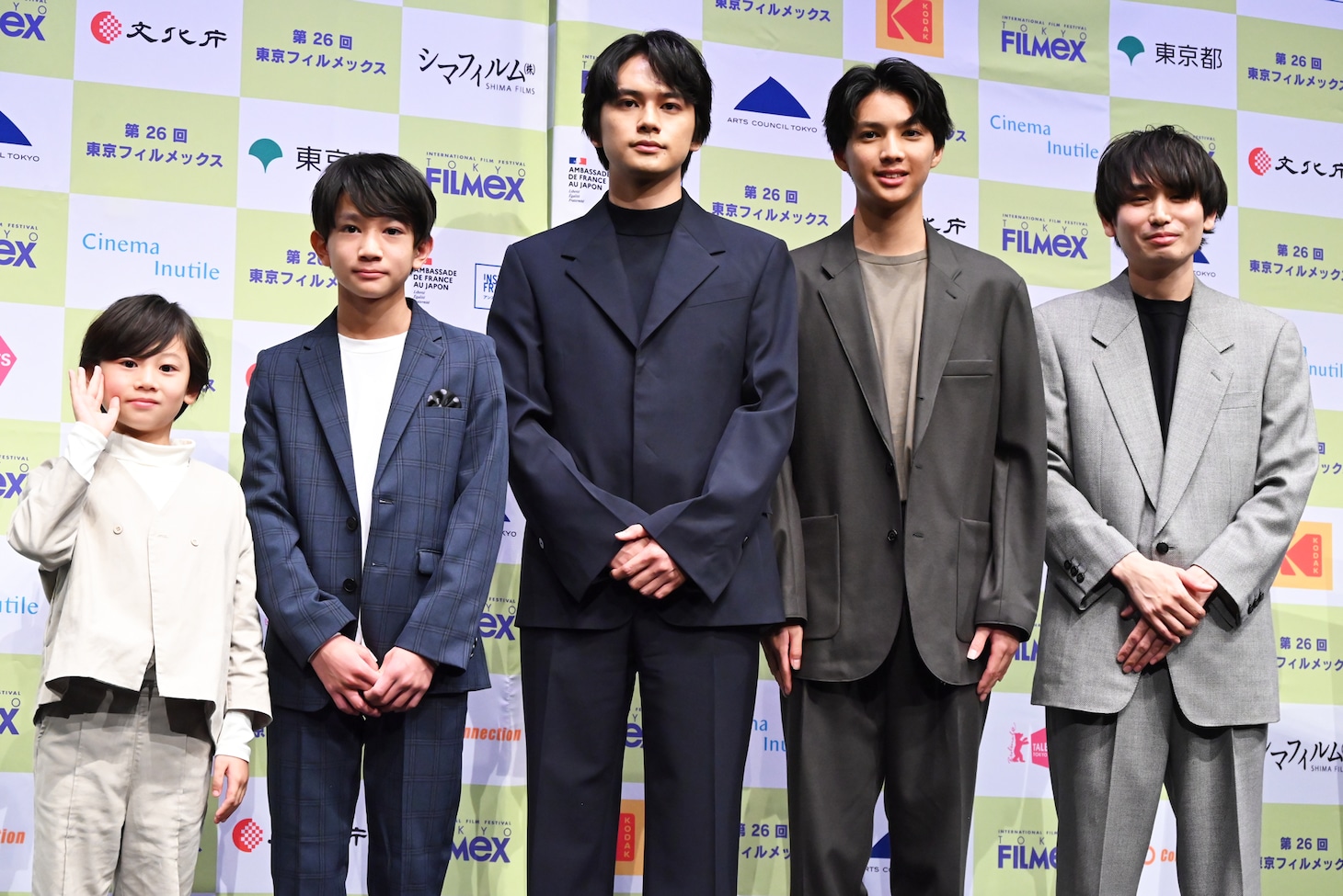 映画「しびれ」舞台挨拶の様子。左から穐本陽月、加藤庵次、北村匠海、榎本司、内山拓也