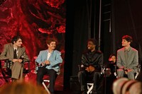 左からフィン・ヴォルフハルト、ゲイテン・マタラッツォ、ケイレブ・マクラフリン、ノア・シュナップ