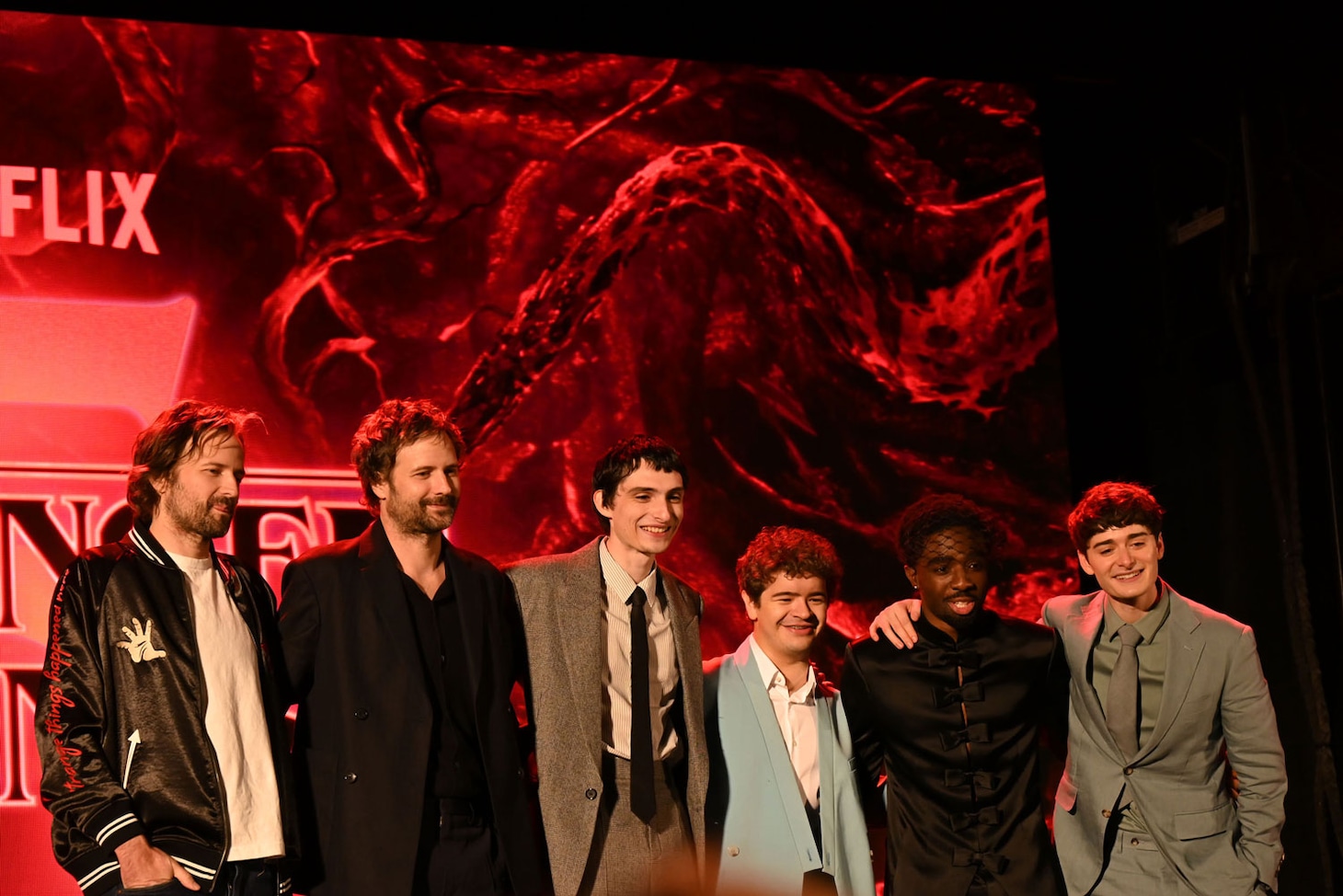 「Netflix『ストレンジャー・シングス 未知の世界5』ファンフェスタ～One Last Adventure」にて、左からマット・ダファー、ロス・ダファー、フィン・ヴォルフハルト、ゲイテン・マタラッツォ、ケイレブ・マクラフリン、ノア・シュナップ