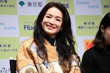 台湾映画「女の子 / Girl」（原題「女孩」）Q&Aの様子。観客の質問を笑顔で聞くスー・チー（舒淇）