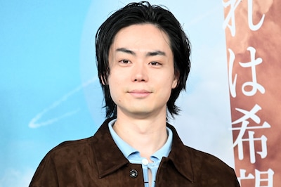 ドラマ「火星の女王」試写会に出席した菅田将暉。“地球チーム”と“火星チーム”は一緒に撮影することがなかったそうで、シム・ウンギョンや岸井ゆきのに「火星ってどうやって撮ってたんですか？」と疑問を投げかけていた