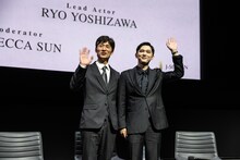 Ted Mann劇場で行われた「国宝」の舞台挨拶に登壇した李相日（左）と吉沢亮（右）