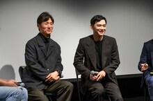 ジャパン・ソサエティー・ニューヨークで行われた「国宝」舞台挨拶の様子。左から李相日、吉沢亮