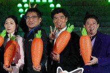 左から江口のりこ、三宅健太、髙嶋政宏、サバンナ高橋