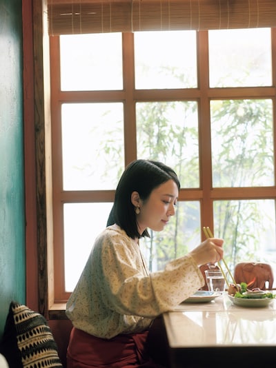 書籍「Bite! The World 上白石萌音と世界をガブリ！（タイトル未定）」イメージカット（書籍への収録は未定）©集英社 撮影 / 横山創大