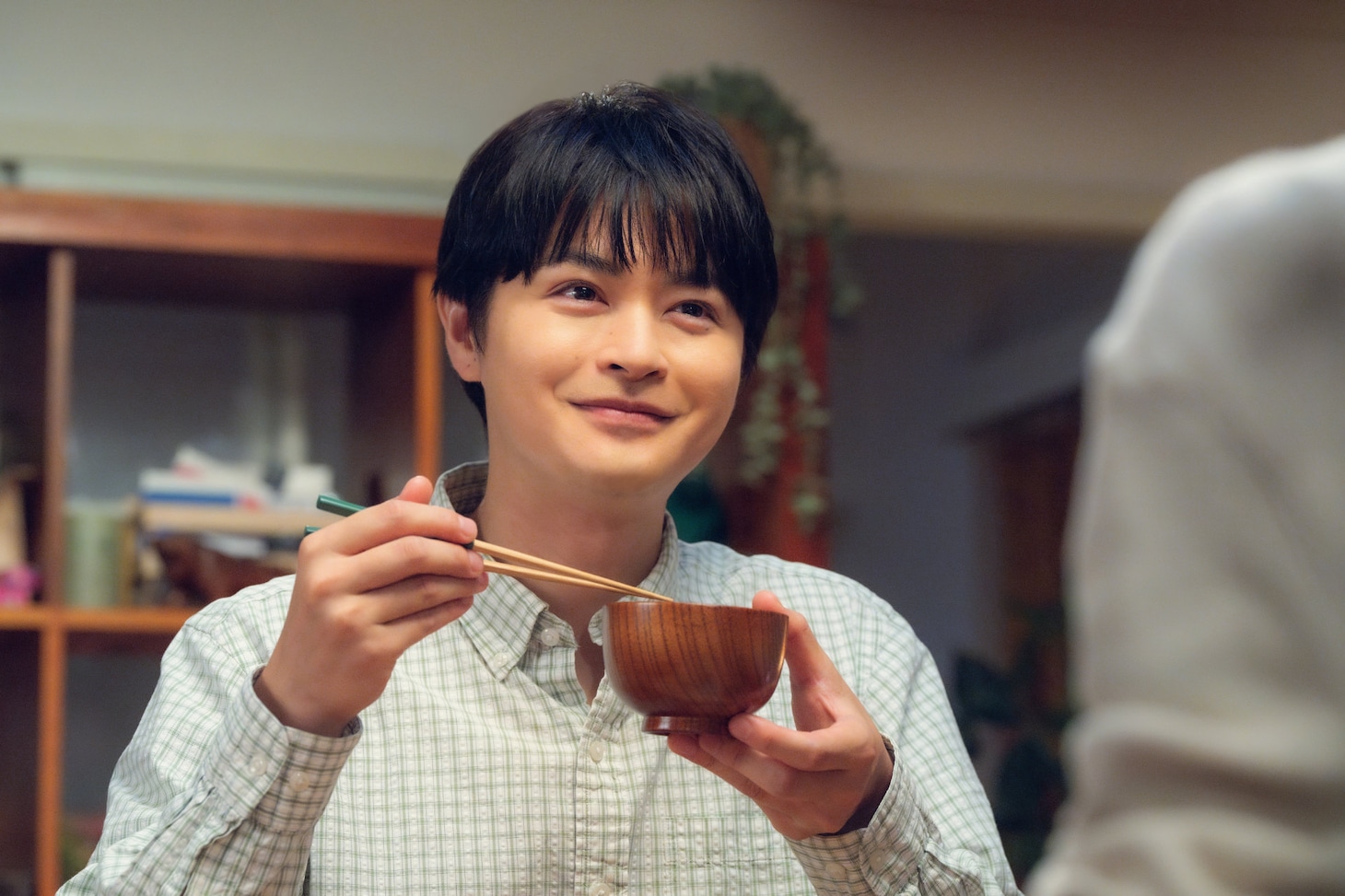 ドラマ「にこたま」場面写真。瀬戸康史演じる岩城晃平