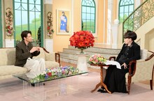 「徹子の部屋」11月26日放送回の様子。左から森崎ウィン、黒柳徹子