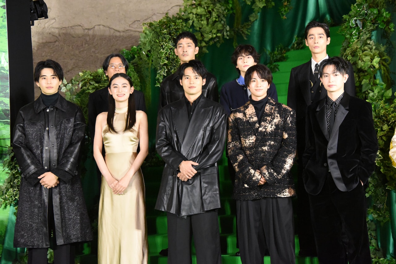 「WIND BREAKER／ウィンドブレイカー」カーペットイベントの様子。前列左から中沢元紀、八木莉可子、水上恒司、木戸大聖、綱啓永。後列左から萩原健太郎、上杉柊平、山下幸輝、濱尾ノリタカ