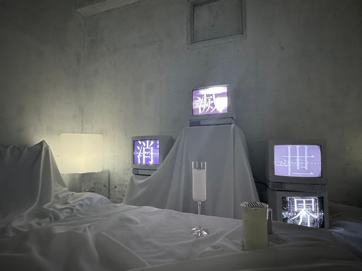 「CAFE：MONOCHROME」店内