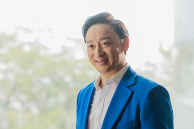 「さんまと坂本九 2人の国民的スター 知られざる運命」より、山本耕史演じる坂本九