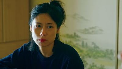 映画「シケモクとクズと花火と」場面写真。遠藤祐美演じるフリーター・末子