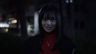 映画「シケモクとクズと花火と」場面写真。森美雨演じる謎の少女アコ