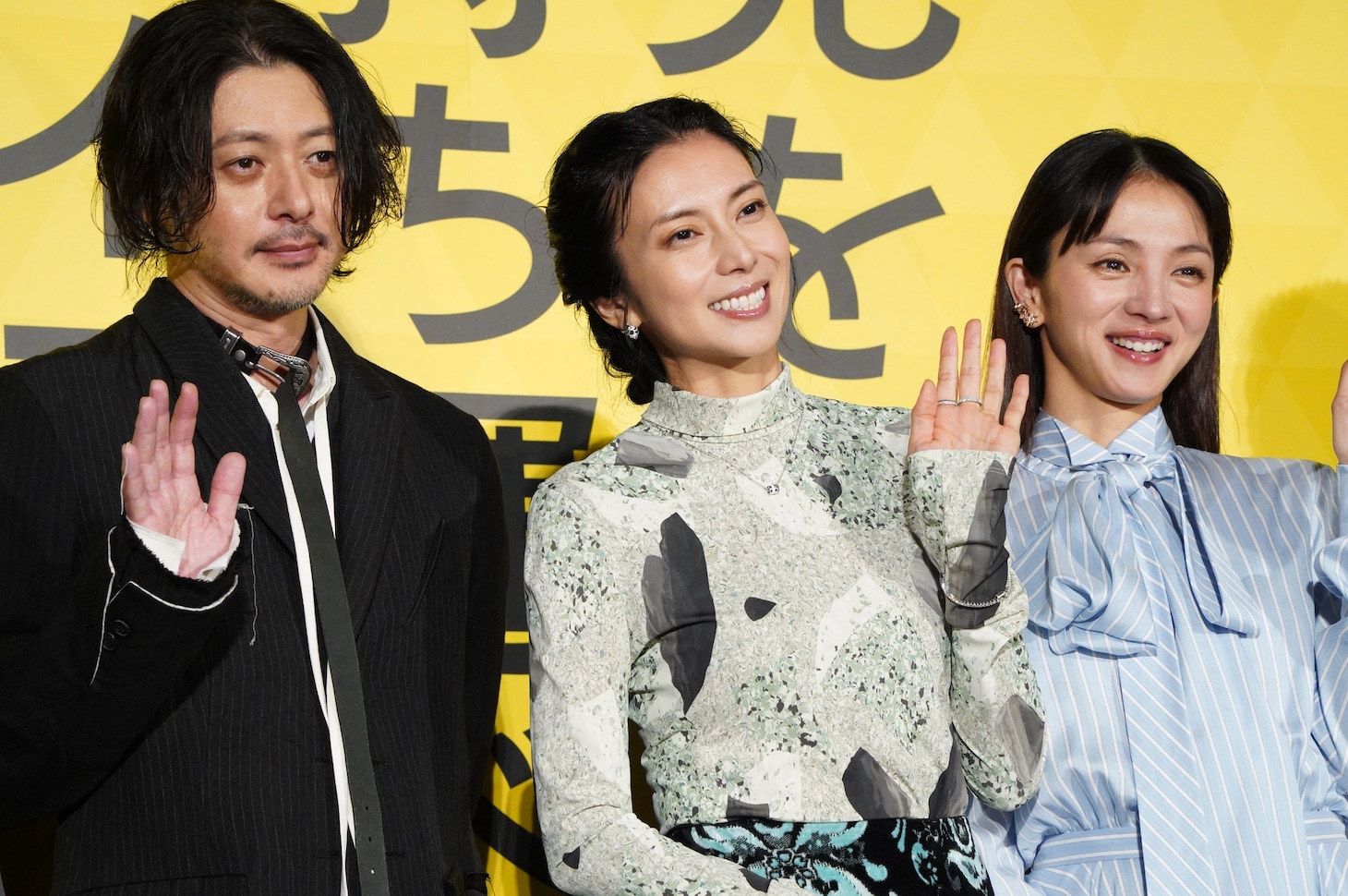 「兄を持ち運べるサイズに」初日舞台挨拶の様子。左からオダギリジョー、柴咲コウ、満島ひかり