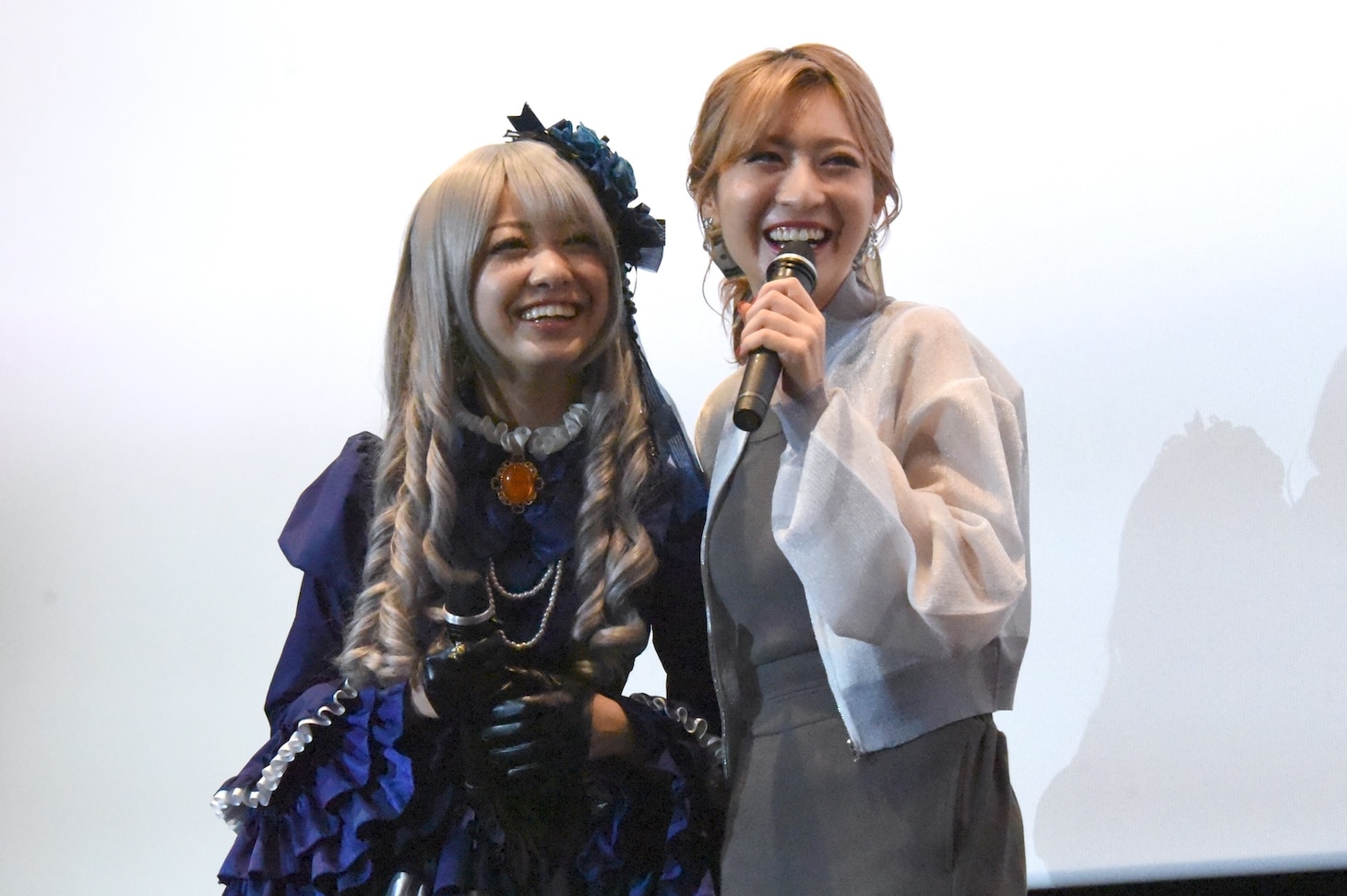 左から鎌田英怜奈、宮部のぞみ