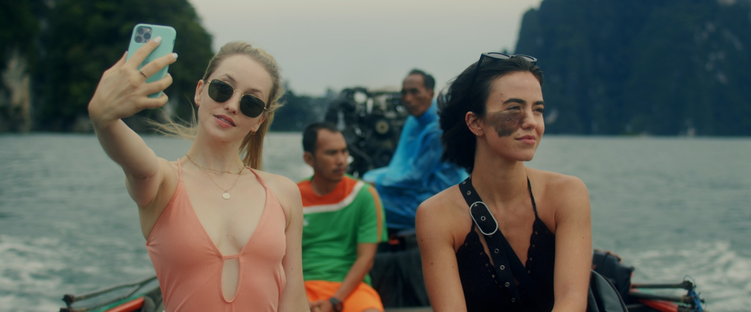 「偽りの楽園」場面写真 ©2022 PB Film LLC All Rights Reserved