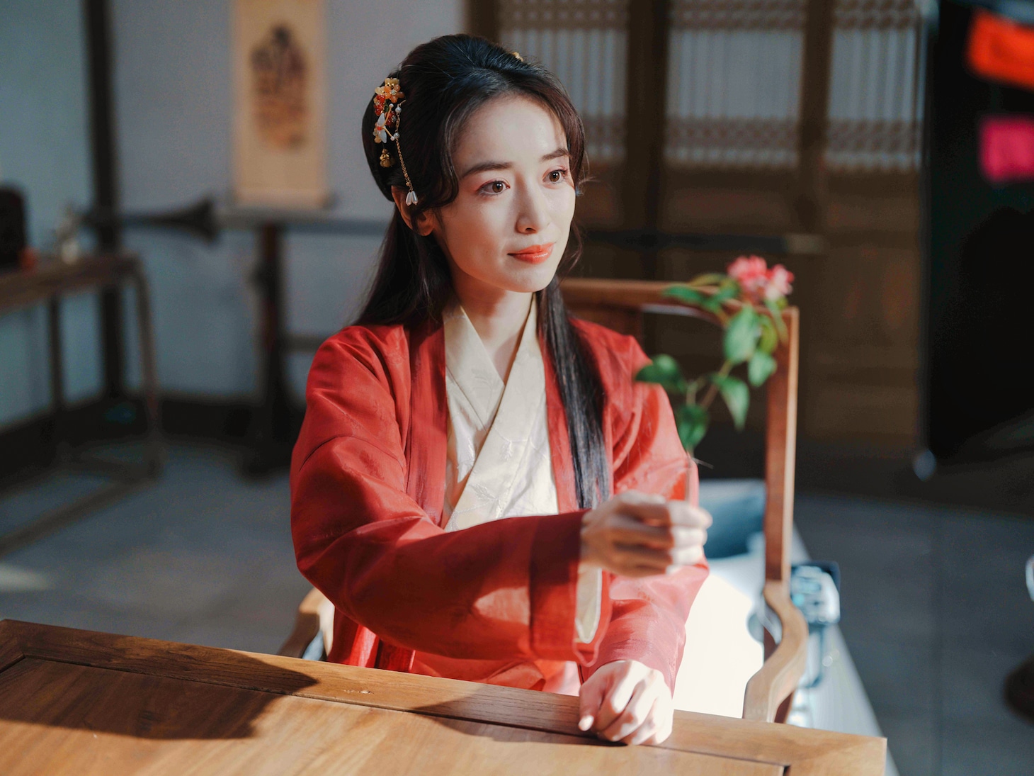 ドラマ「北方謙三 水滸伝」場面写真。泉里香演じる張藍（ちょうらん）は、武人・林冲の妻