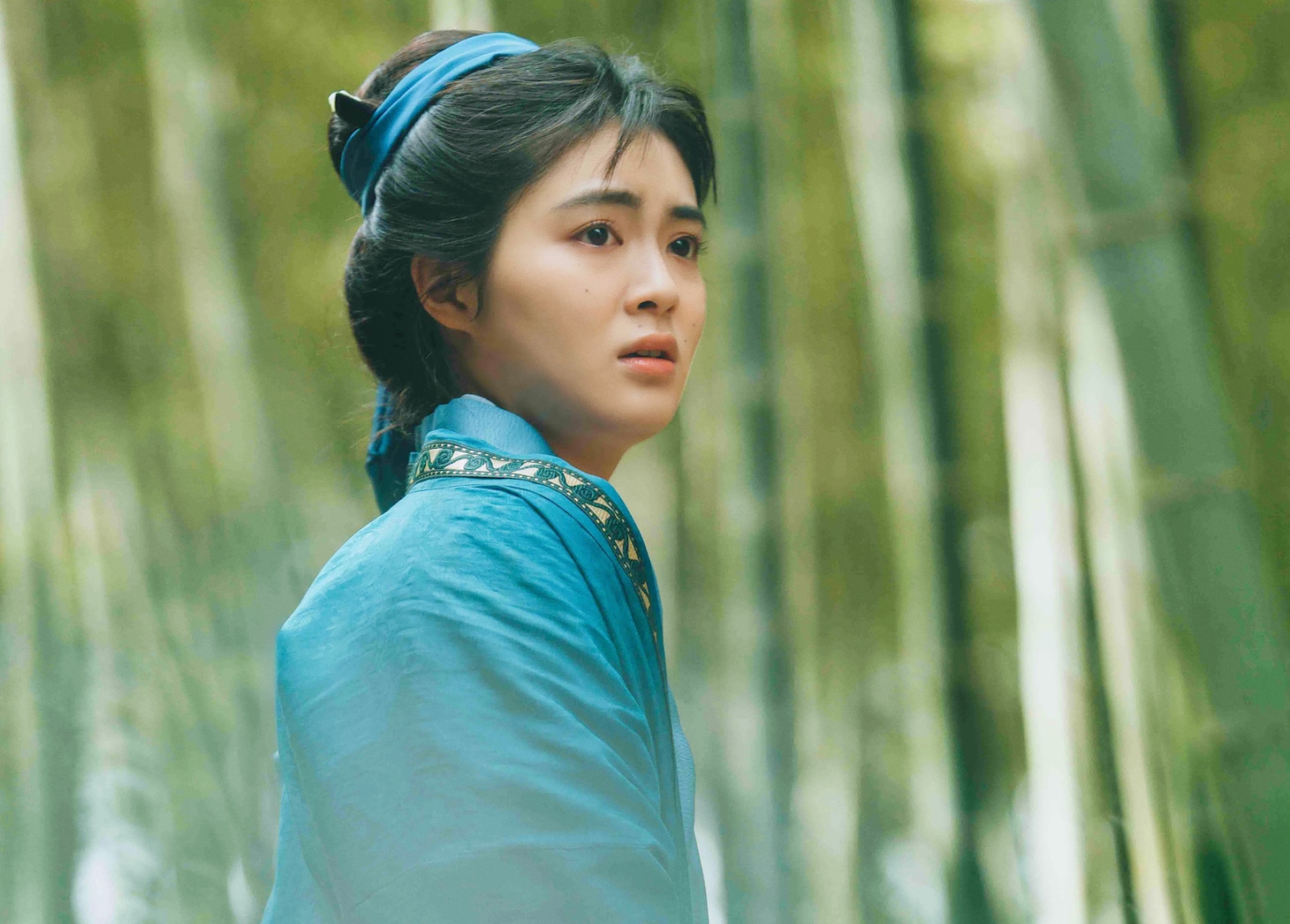 ドラマ「北方謙三 水滸伝」場面写真。吉田美月喜演じる閻婆惜（えんばしゃく）は、宋江の身の回りの世話をする人物