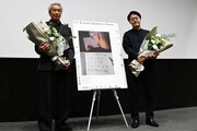 坂本龍一のドキュメンタリー映画「Ryuichi Sakamoto: Diaries」公開記念舞台挨拶の様子。左から田中泯、大森健生