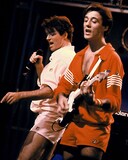 「ジョージ・マイケル 栄光の輝きと心の闇」新場面写真。ワム！のライブシーン