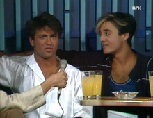 「ジョージ・マイケル 栄光の輝きと心の闇」新場面写真。インタビューに応じるジョージ・マイケル（左）とアンドリュー・リッジリー（右）