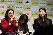 韓国映画「The World of Love（英題）」Q&Aの様子。左から監督のユン・ガウン、主演のソ・スビン