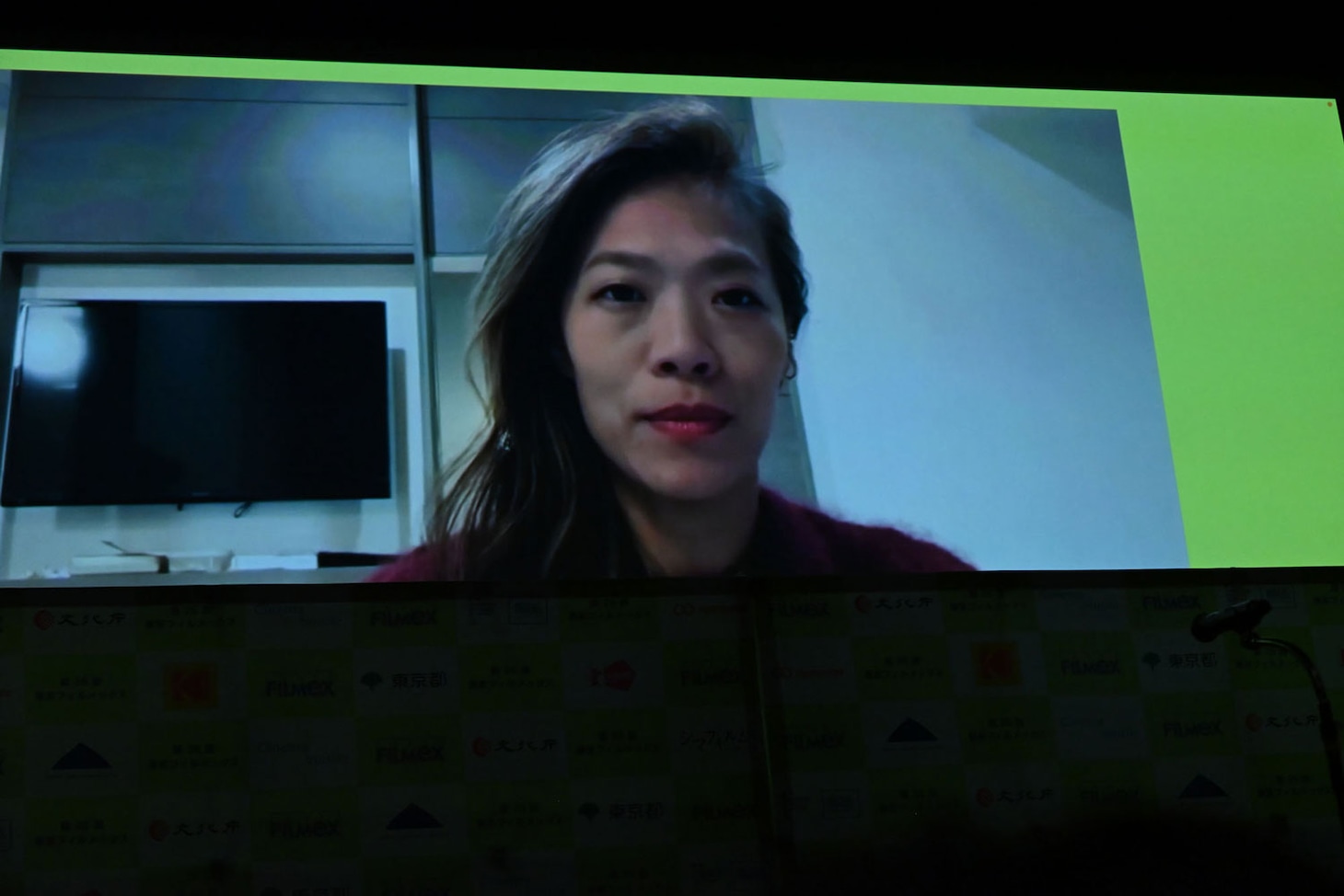 「左利きの少女」を監督したツォウ・シーチンのビデオメッセージ