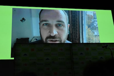 「枯れ葉」を監督したアレクサンドレ・コベリゼのビデオメッセージ