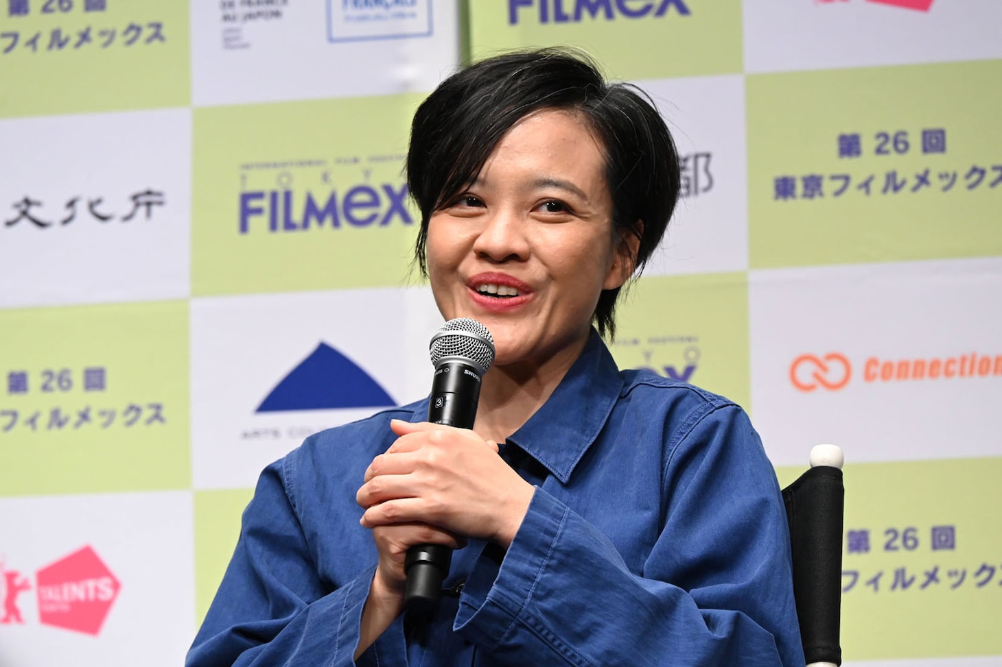 第26回東京フィルメックスにて、インドネシア映画「市街戦」Q&Aに登壇した監督のモーリー・スリヤ