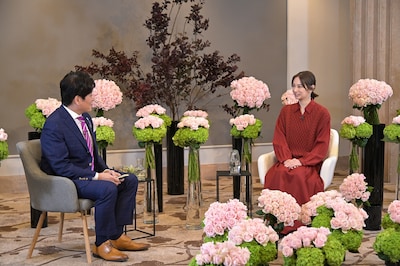 「日曜日の初耳学」のコーナー「インタビュアー林修」でトークする林修（左）、北川景子（右）