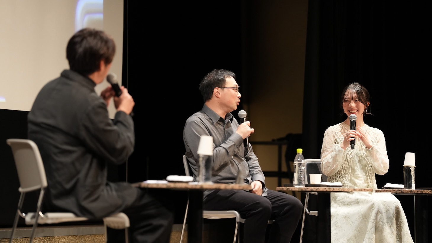 広島国際映画祭2025での舞台挨拶の様子。深田晃司（中央）と今村美月（右）