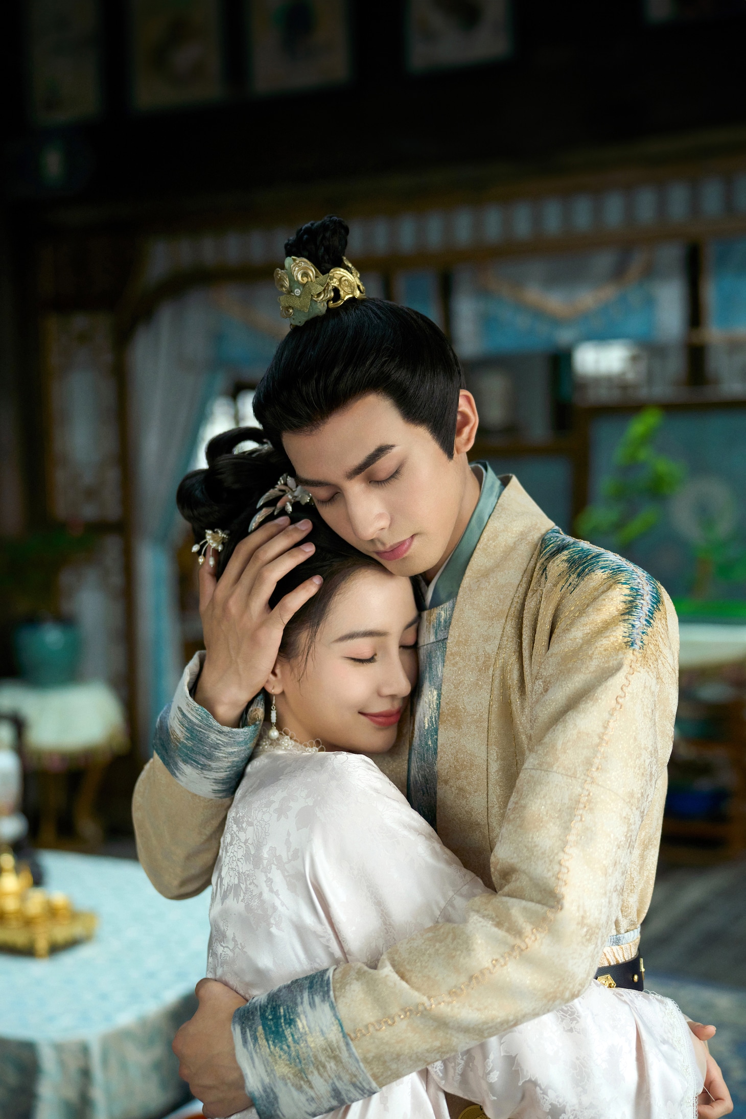 アンジェラベイビー（楊穎）演じる君綺羅（左）、ソン・ウェイロン（宋威龍）演じる玄烈（右）