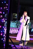 イルミネーションの中を歩いて登場した上白石萌歌
