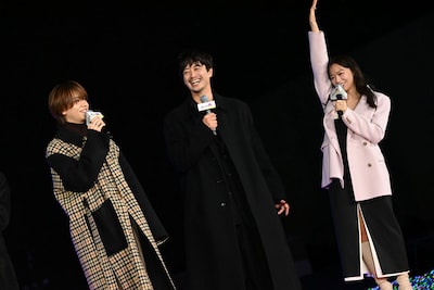 なかなかトークが始まらず、先陣を切って挙手した森香澄