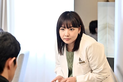 桑原瞳役の野呂佳代