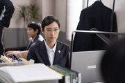 ドラマ10「テミスの不確かな法廷」より、恒松祐里演じる落合知佳