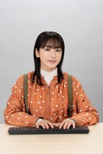 ドラマ「横浜ネイバーズ」より、“ヒナ”こと菊地妃奈子役の平祐奈
