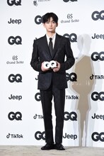 吉沢亮と高橋文哉が“挑戦の年”を振り返る、GQアワード授賞式に登場