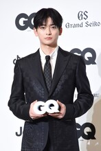 吉沢亮と高橋文哉が“挑戦の年”を振り返る、GQアワード授賞式に登場