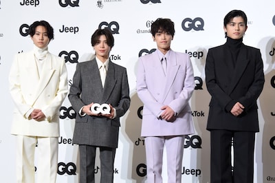 「GQ MEN OF THE YEAR 2025／20th Anniversary」ブレイクスルー・ポップ・アイコン賞を受賞したtimelesz。左から橋本将生、松島聡、原嘉孝、篠塚大輝